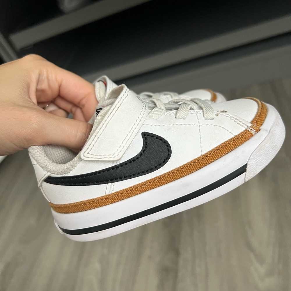 Toddler size 6 Nike sneaker